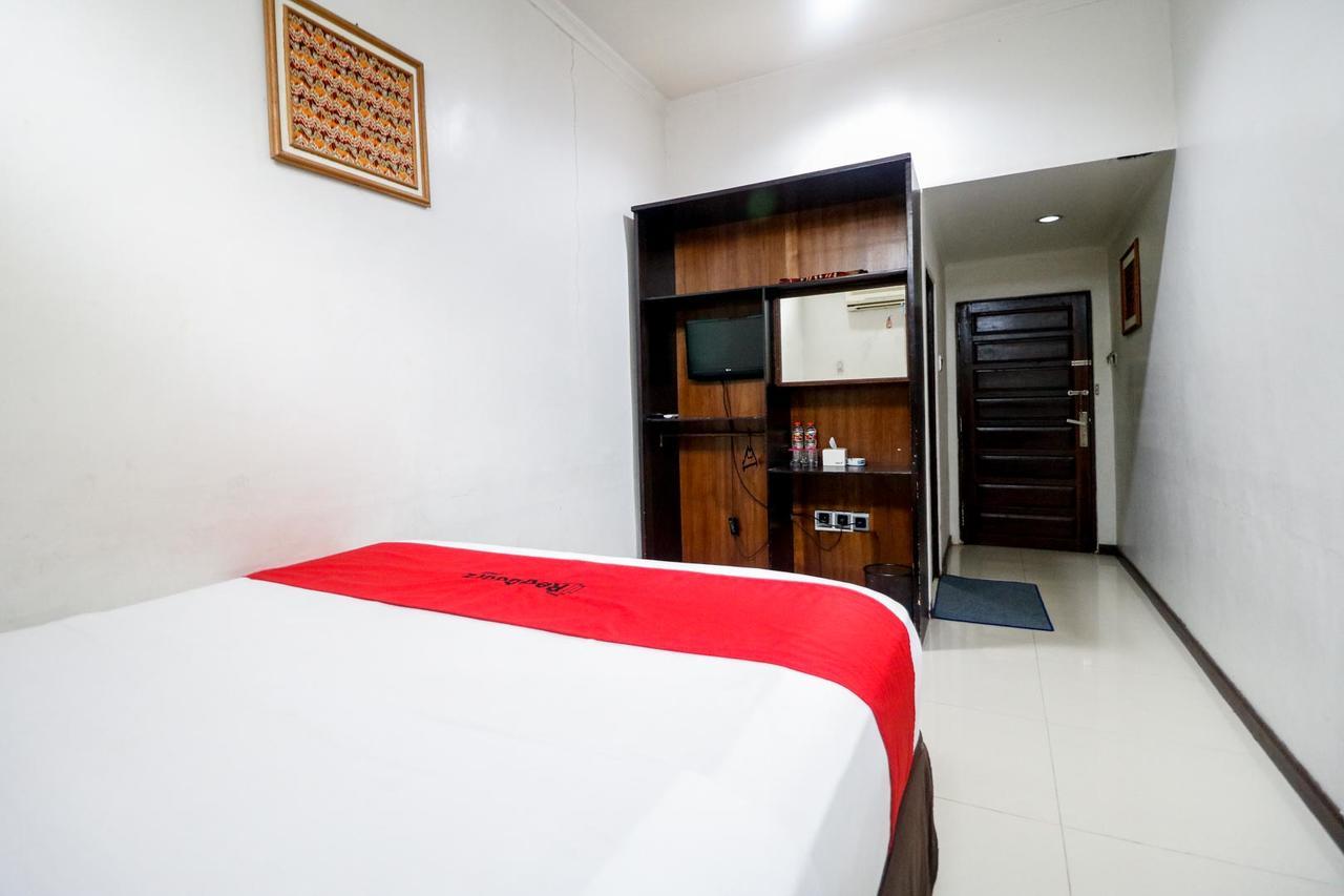 Reddoorz Plus @ Banjarmasin Tengah Hotel Exterior photo